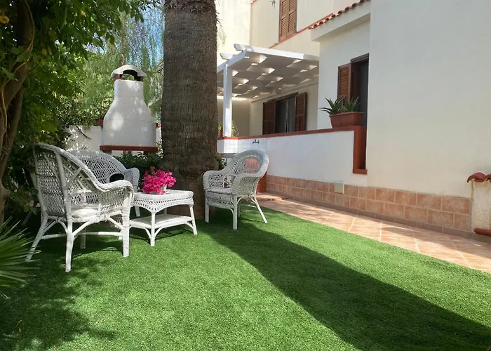 Glicine A Pochi Passi Dal Mare E Dal Centro